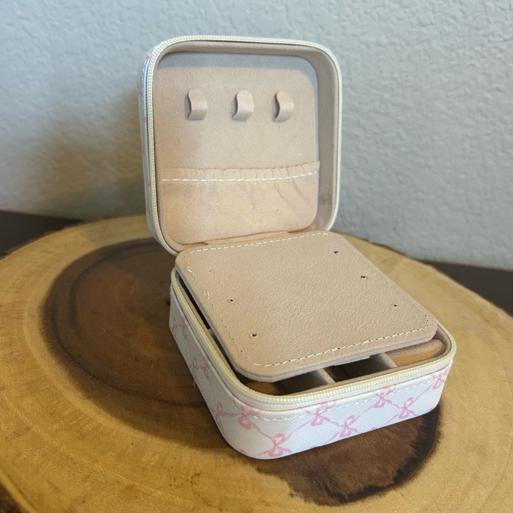 Altar'd State Pink Bow Accessory Case - Picture 5 of 5